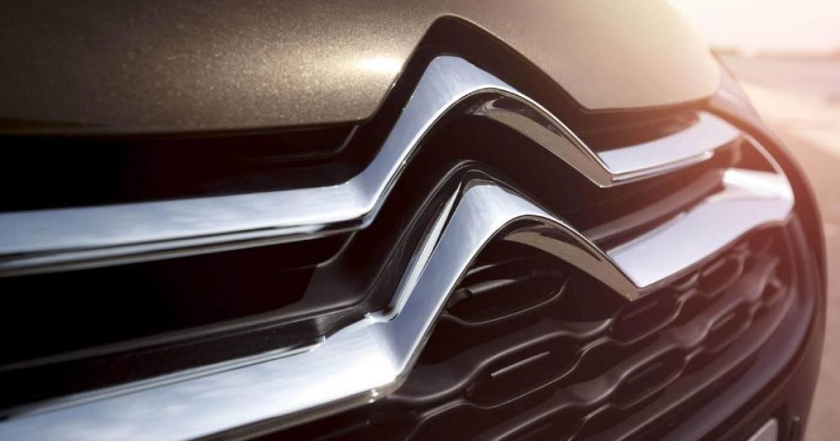 В Сети появились шпионские фото интерьера нового Citroen C6