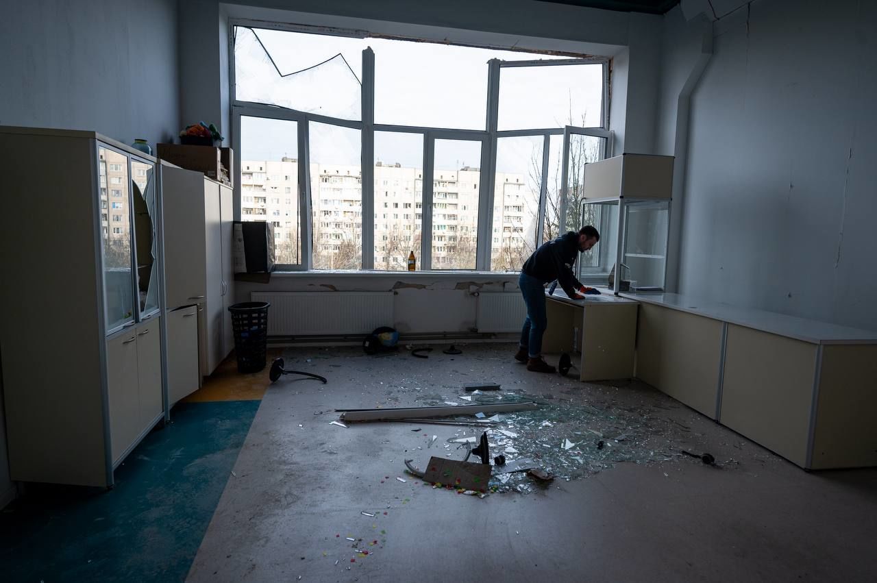 Пошкодження внаслідок ракетної атаки у Львові / © Максим Козицький / Facebook