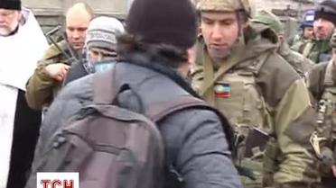 Полонених кіборгів з Донецького аеропорту повели вулицями міста