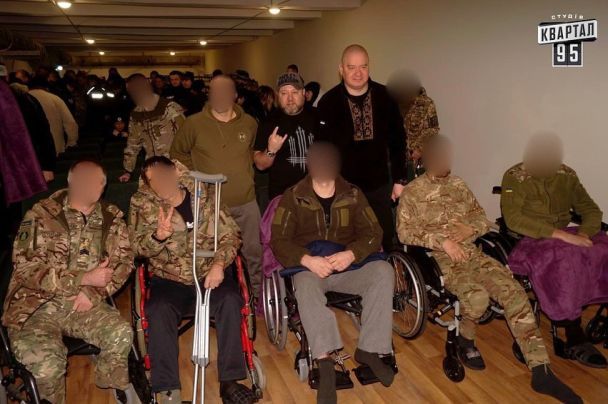 Актори "Кварталу 95" з'їздили до військових / © instagram.com/kvartal95official