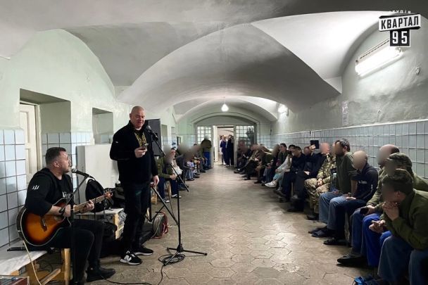 Актори "Кварталу 95" з'їздили до військових / © instagram.com/kvartal95official