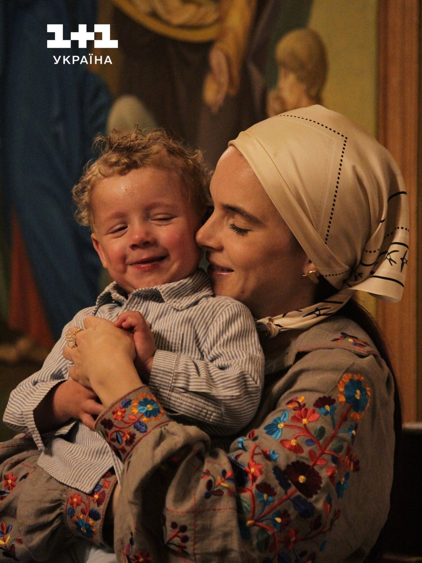 Жена Тимура Мирошниченко с приемным сыном / © 