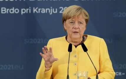 "Спасибі тобі, люба ангел": лідери країн ЄС на останньому саміті провели Меркель гучними оваціям