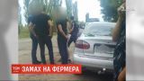 На Миколаївщині поліцейські схопили озброєних чоловіків, які намагалися викрасти фермера