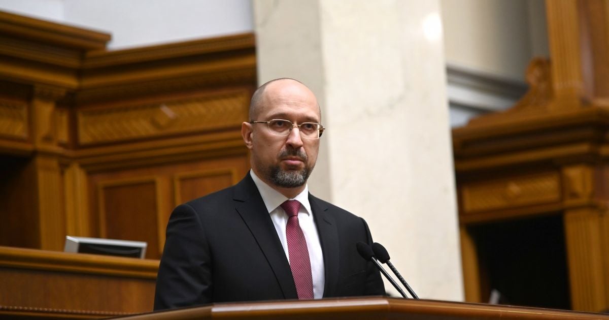 "Какое-то непонятное перебрасывание бумажками": Шмыгаль раскритиковал регионы за задержку с выплатой надбавок медикам