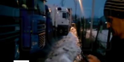 Украинские дальнобойщики остаются в "блокаде" на территории России