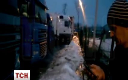 Украинские дальнобойщики остаются в "блокаде" на территории России