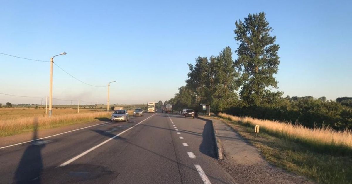 У Львівській області велосипедист в'їхав у вантажівку і загинув