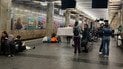 У Києві люди спускаються в метро