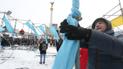Поліція затримала двох активістів, які розібрали конструкції з символікою України