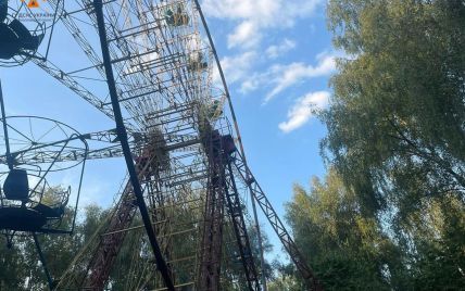 Застрягли: у Тернополі рятувальники зняли з оглядового колеса двох дітей