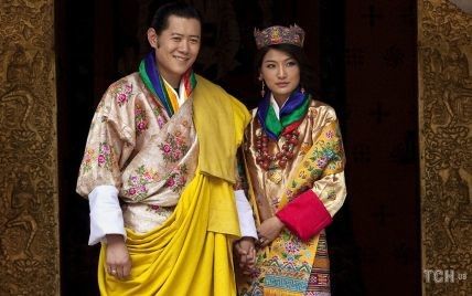 Королевская чета Бутана показала новые фото с двумя наследниками