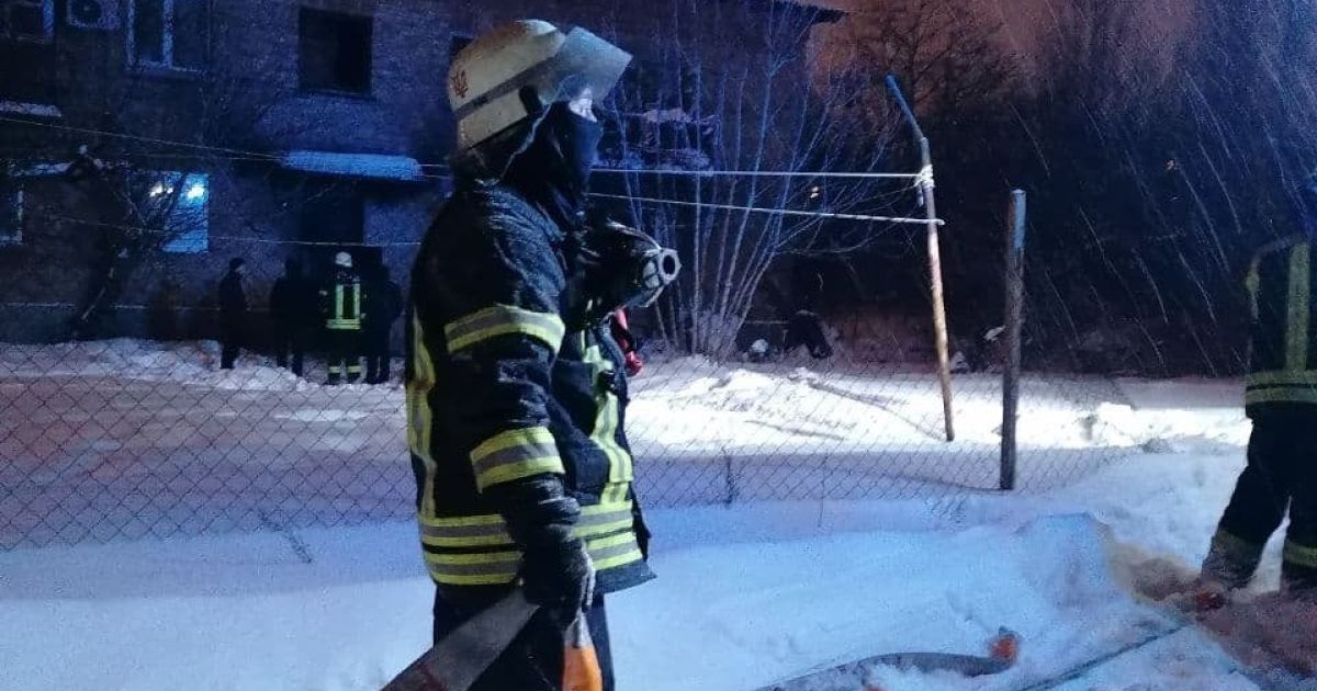 Пожежа у будинку на територій школи у Києві