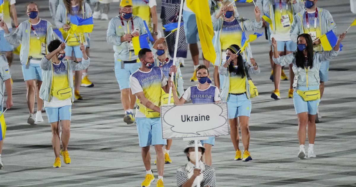 Церемонія відкриття Олімпійських ігор-2020: як крокувала стадіоном збірна України