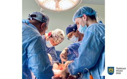 Операция длилась 6 часов: во Львове медики из кишечника сформировали пациенту новый орган