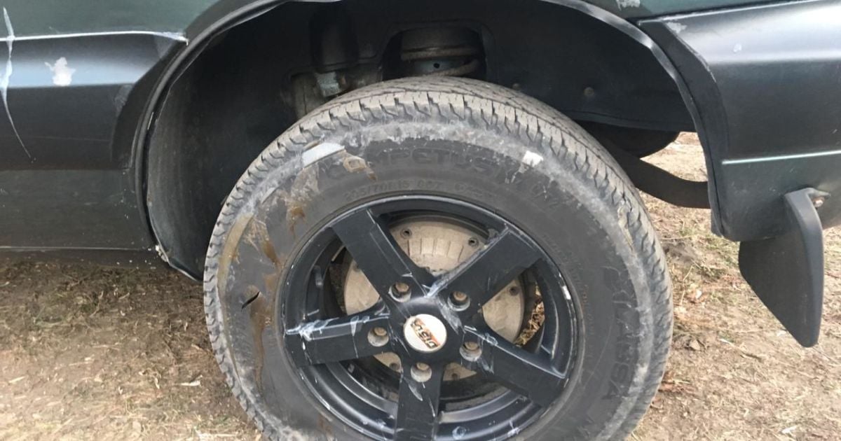 На Харьковщине неизвестные вылили кислоту на авто пограничника