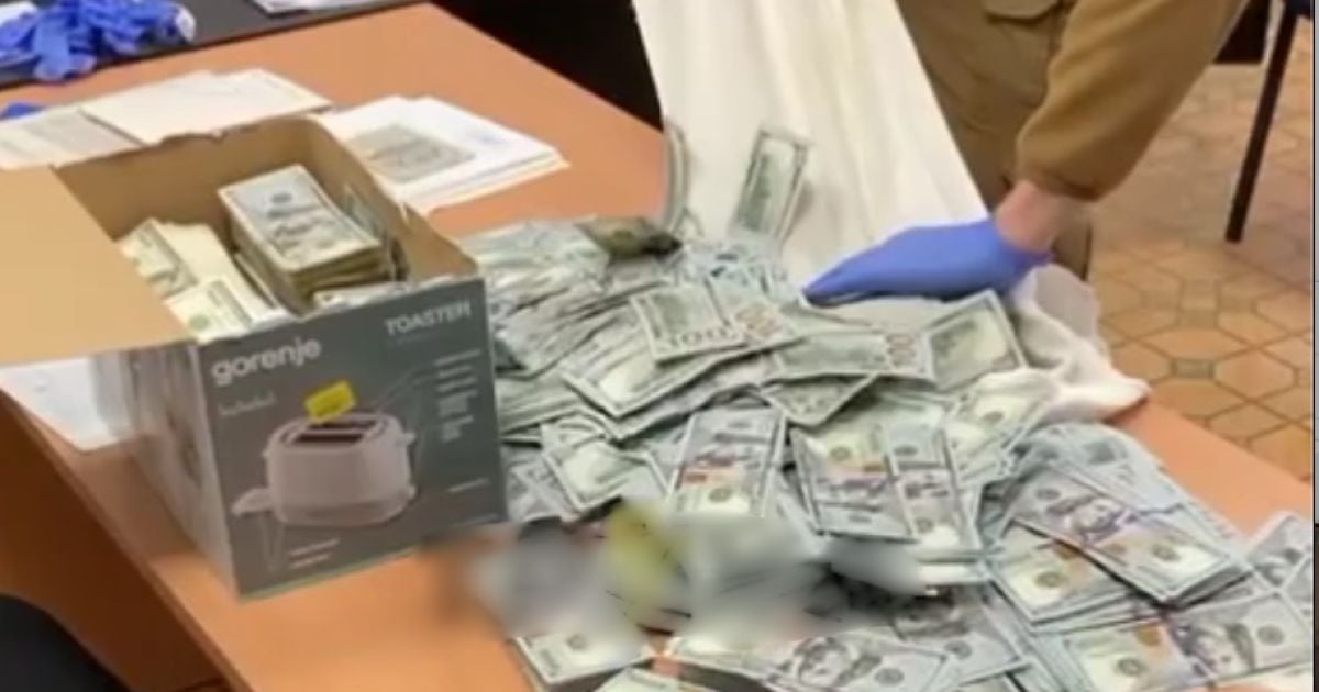 Знайдені гроші в ексголови Чернігівської обласної ВЛК / Скриншот з відео