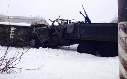 Очевидцы рассказали о конфликте "казаков" и боевиков в Ровеньках: разбитый грузовик и белый флаг