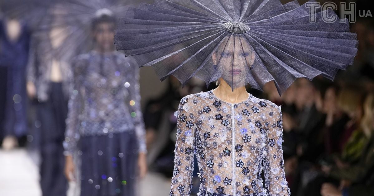 Показ коллекции Haute Couture Модного дома Armani Privé