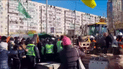 В Киеве на Никольской Слободке полицейские оттеснили людей, чтобы проехала техника застройщиков: фото, видео