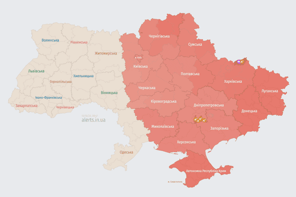 Ворог здійснює масовану атаку на Україну: напрямок руху цілей