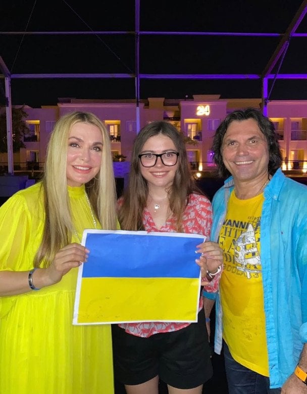 Ольга Сумська, Віталій Борисюк та їхня донька Ганна / © instagram.com/olgasumska