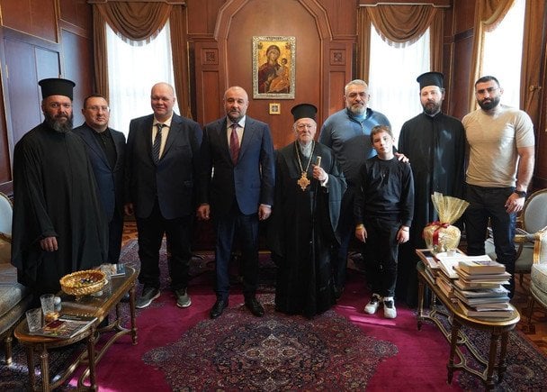 Петровський ліворуч від Вселенського патріарха Варфоломія на зустрічі в Австрії