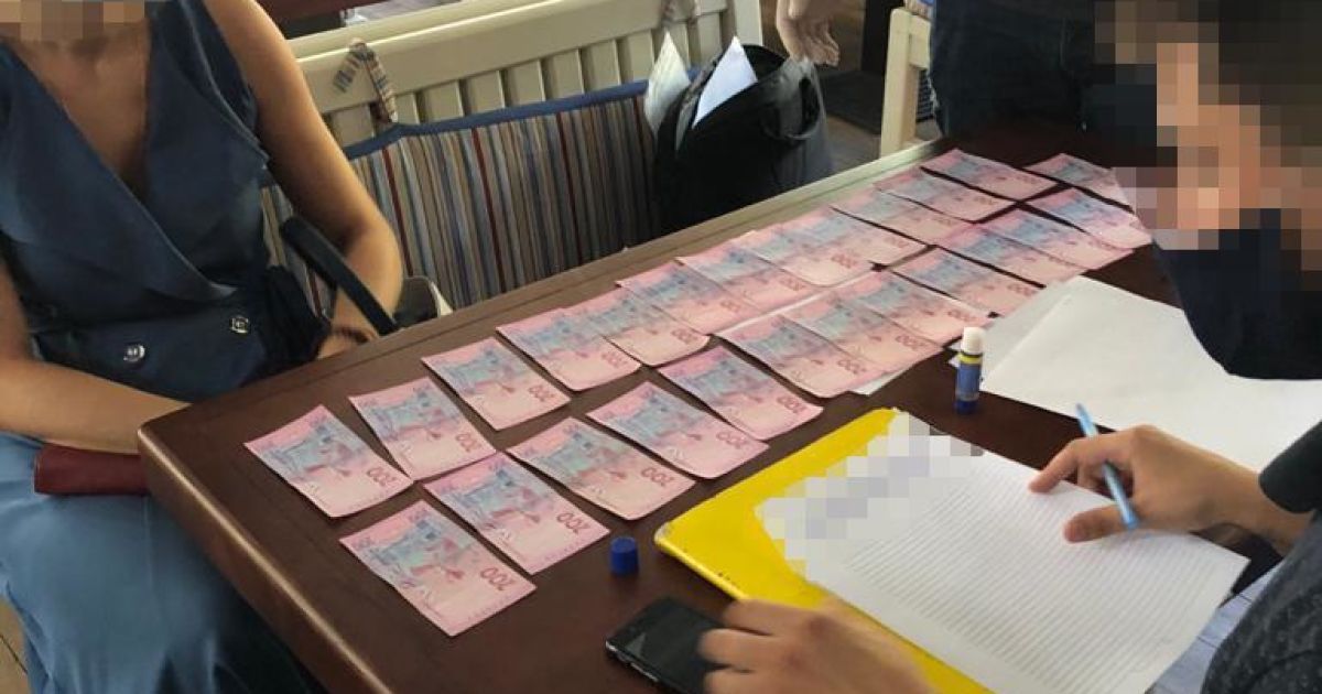Чиновницу Одесского облуправления Гоструда поймали на взятке в 2500 долларов