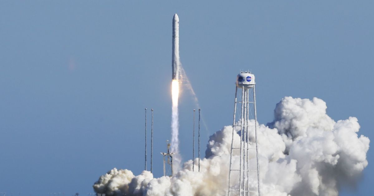Фото запуска ракеты Antares