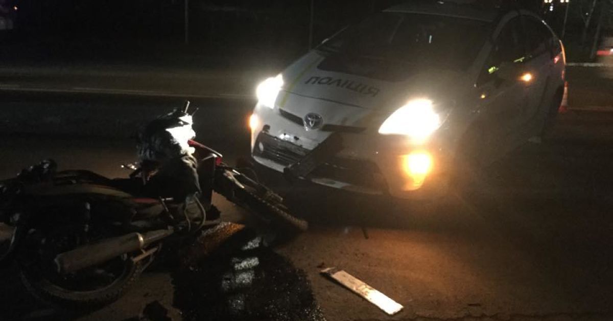 В Мукачево патрульные сбили дедушку-мотоциклиста