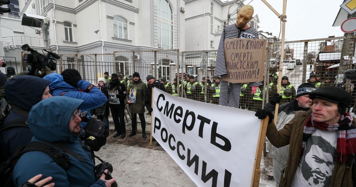 Мітинг проти виборів біля посольства РФ у Києві_4 / © УНІАН