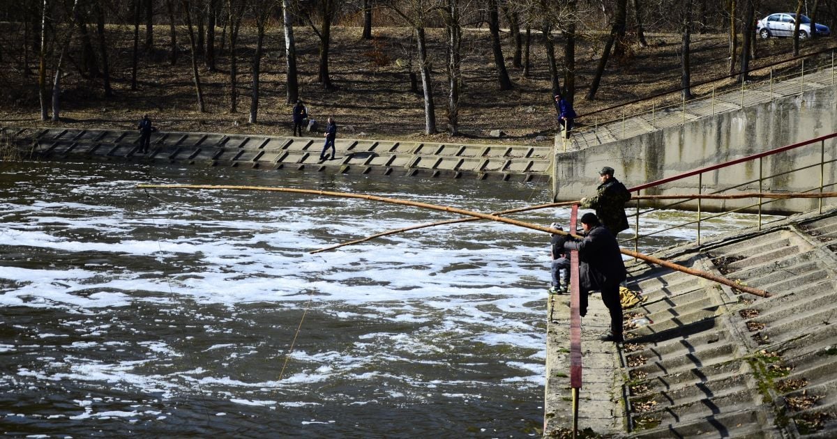 Неділя в більшості областей України буде прохолодною та з дощами