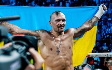 У кольорах прапора України: Усик отримав спеціальний пояс від WBC (відео)