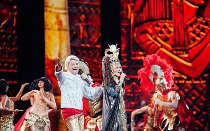 Таїсія Повалій в образі Клеопатри заспівала з "імператором" Басковим у Кремлі