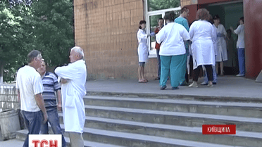 Пострадавших при взрыве на нефтебазе доставляют в больницы Василькова и Киева