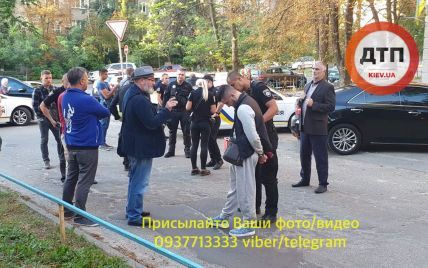 У Києві затримали іноземців зі зброєю - соцмережі