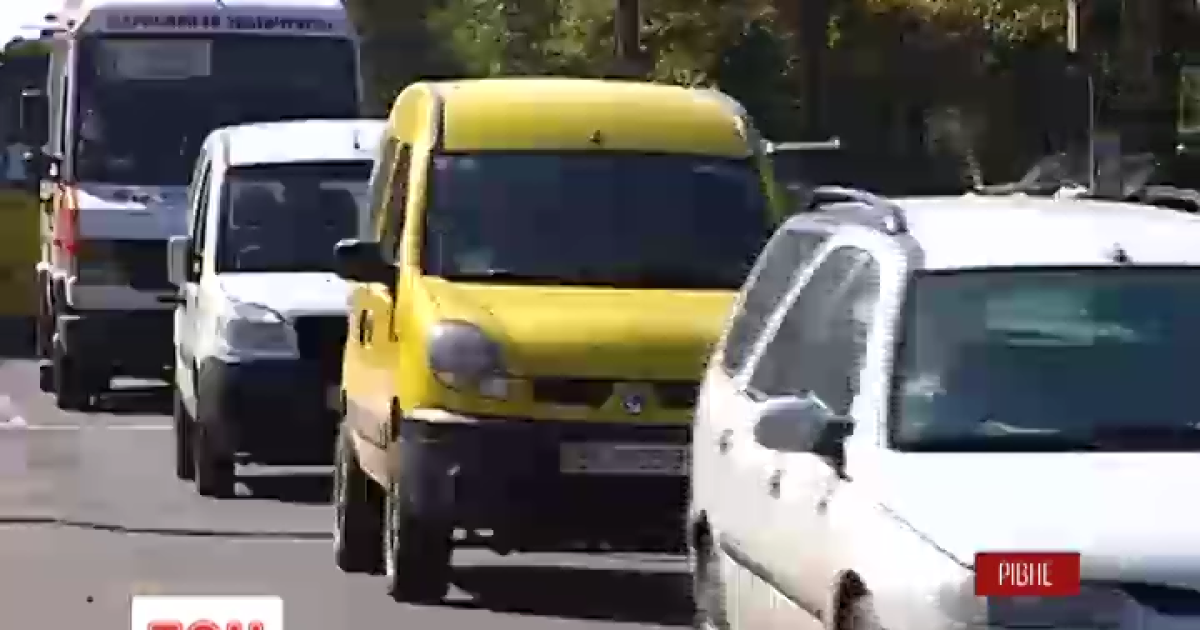 В Ровно водители начали акцию по бесплатной перевозке попутчиков