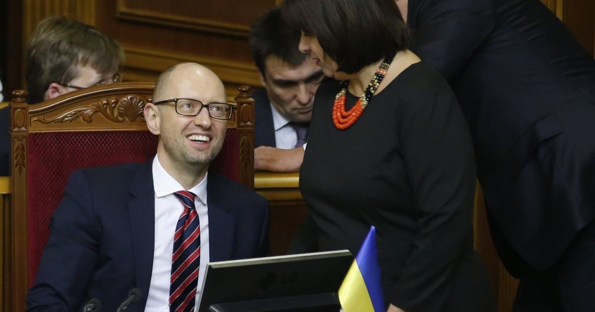 Заявление Шокина на столе у Порошенко и большое интервью Яценюка. 5 главных новостей дня