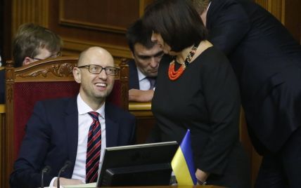 Заявление Шокина на столе у Порошенко и большое интервью Яценюка. 5 главных новостей дня