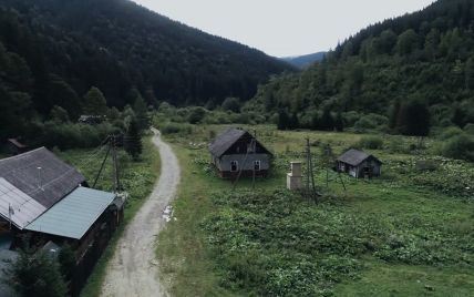 Прикарпатське село-привид показали з висоти пташиного польоту: відео