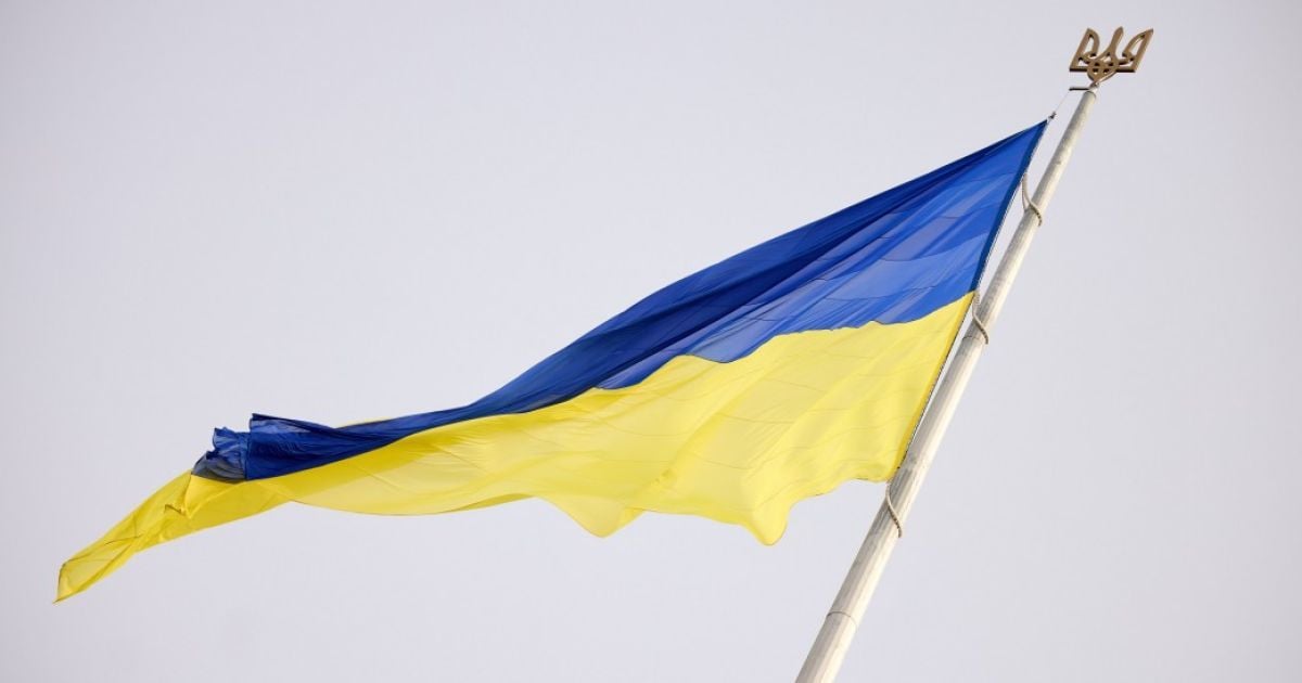 В Крыму донесли на школьницу, демонстративно не реагирующую на гимн России и раздражающую одноклассников лозунгом "Слава Украине"