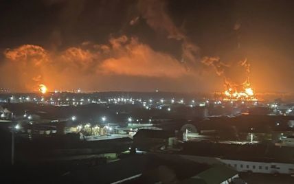 Влада мовчить, а місцеві евакуюються: що відомо про масштабну пожежу у Брянську