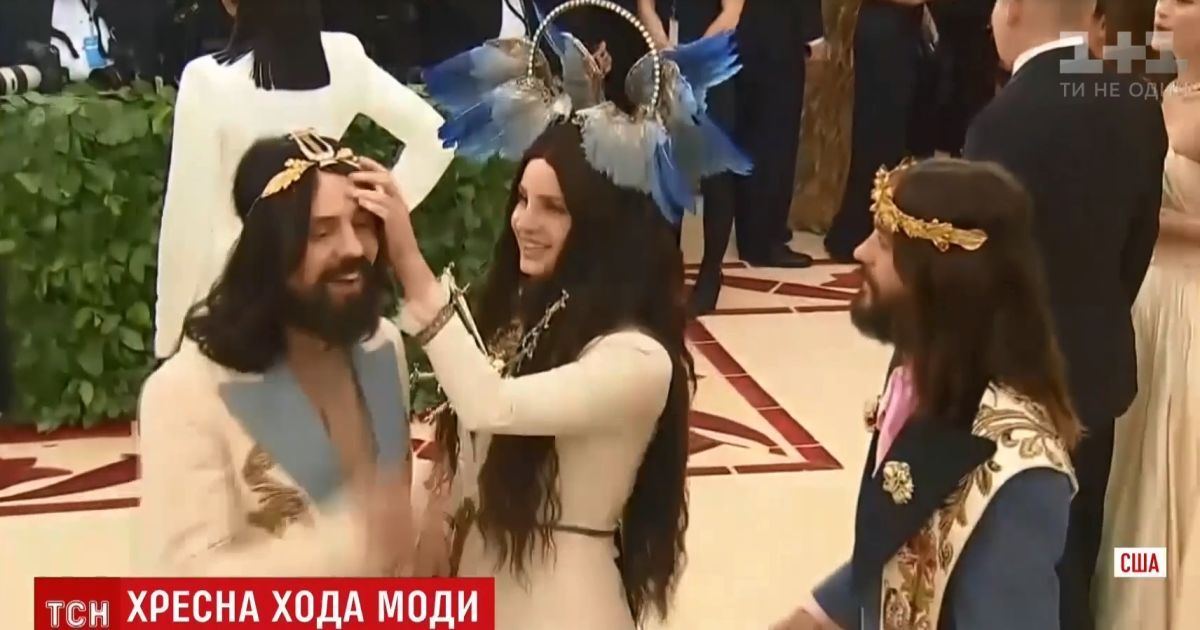 Звезды Голливуда запомнились религиозными образами на ярмарке костюмов в Нью-Йорке