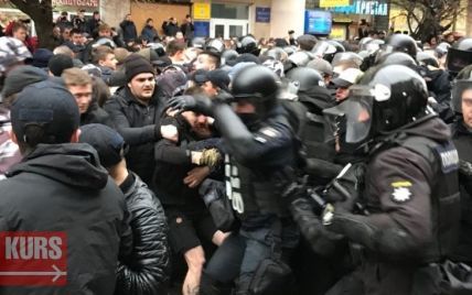 Чергові заворушення на мітингу Порошенка: в Івано-Франківську "Нацдружини" побилися з поліцією