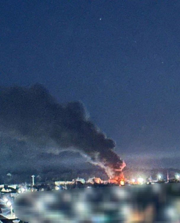Пожежа на НПЗ в Росії після атаки безпілотниками / Фото: російські телеграм-канали / ©