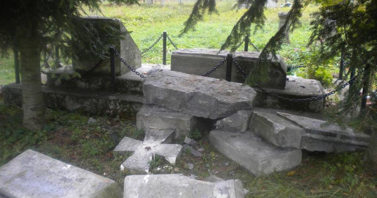 В Польше вандалы разрушили памятник воинам УПА