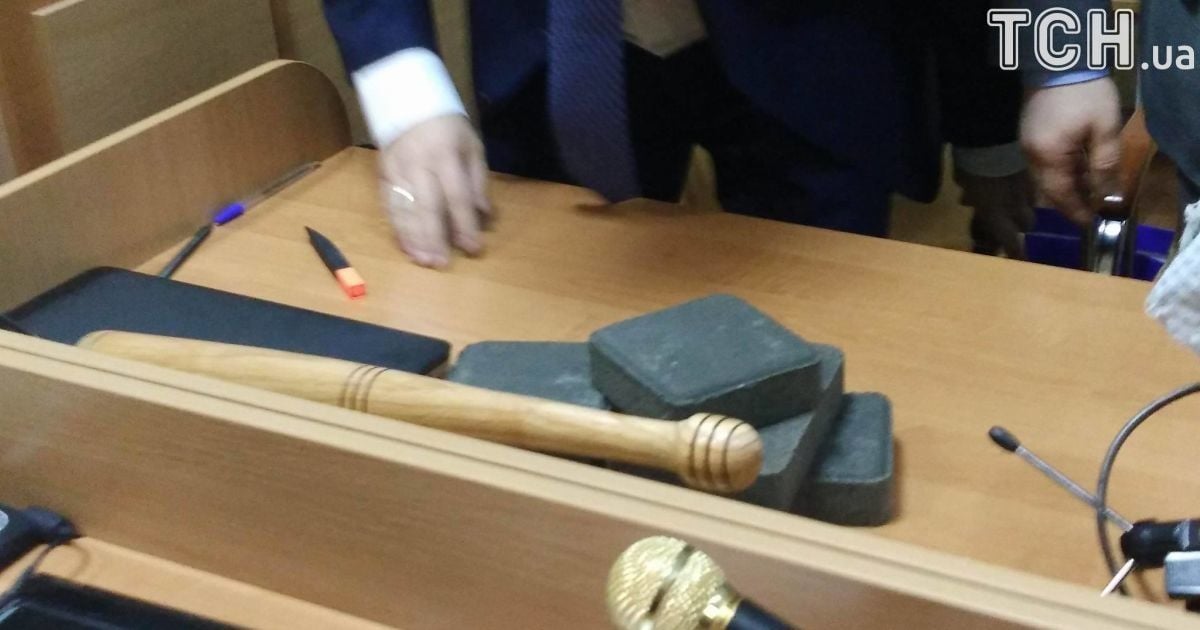 Суд у справі Януковича, бруківка _5 / © Фото Дмитрия Фурдака/ТСН