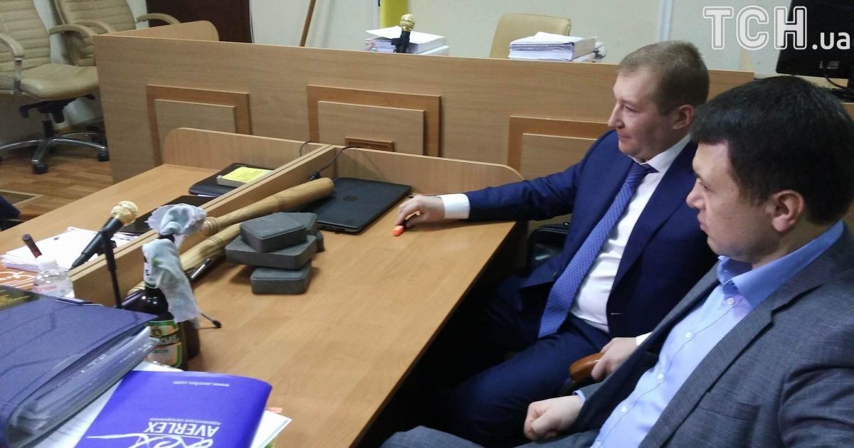 Адвокату Януковича может сойти с рук брусчатка и коктейли Молотова в суде