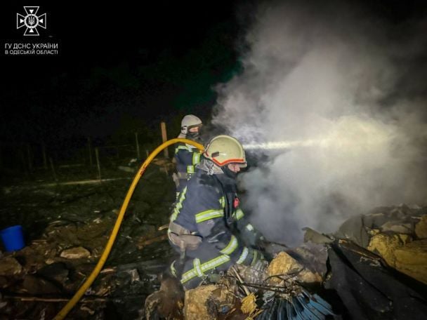 Руйнування на Одещині внаслідок атаки безпілотниками у новорічну ніч / © ДСНС України у Telegram