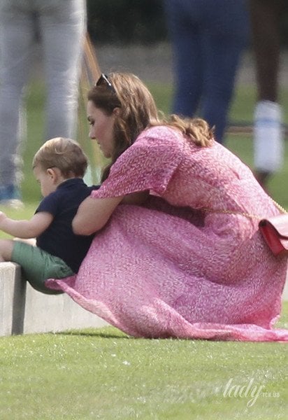 Герцогиня Кембриджська з дітьми / © Associated Press